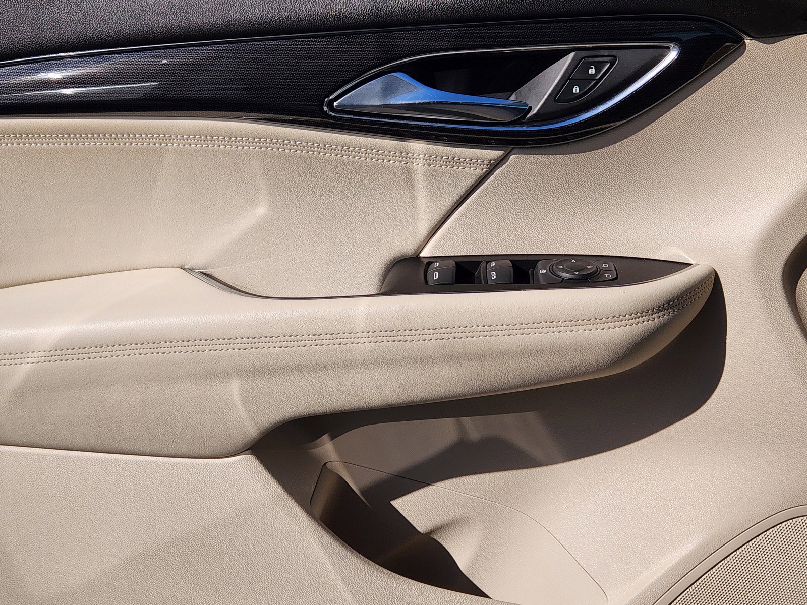 Used 2023 Buick Envision Preferred image 19