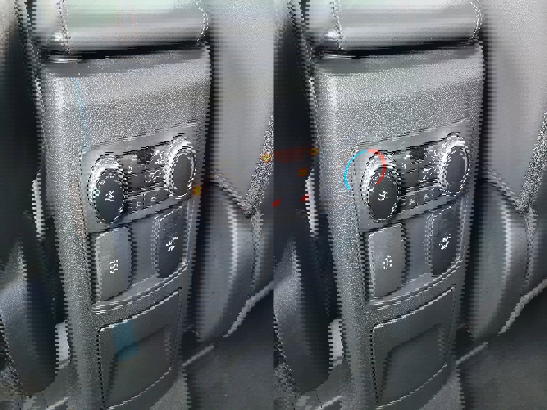 Used 2023 Ford Explorer Platinum w/ Technology Package image 17