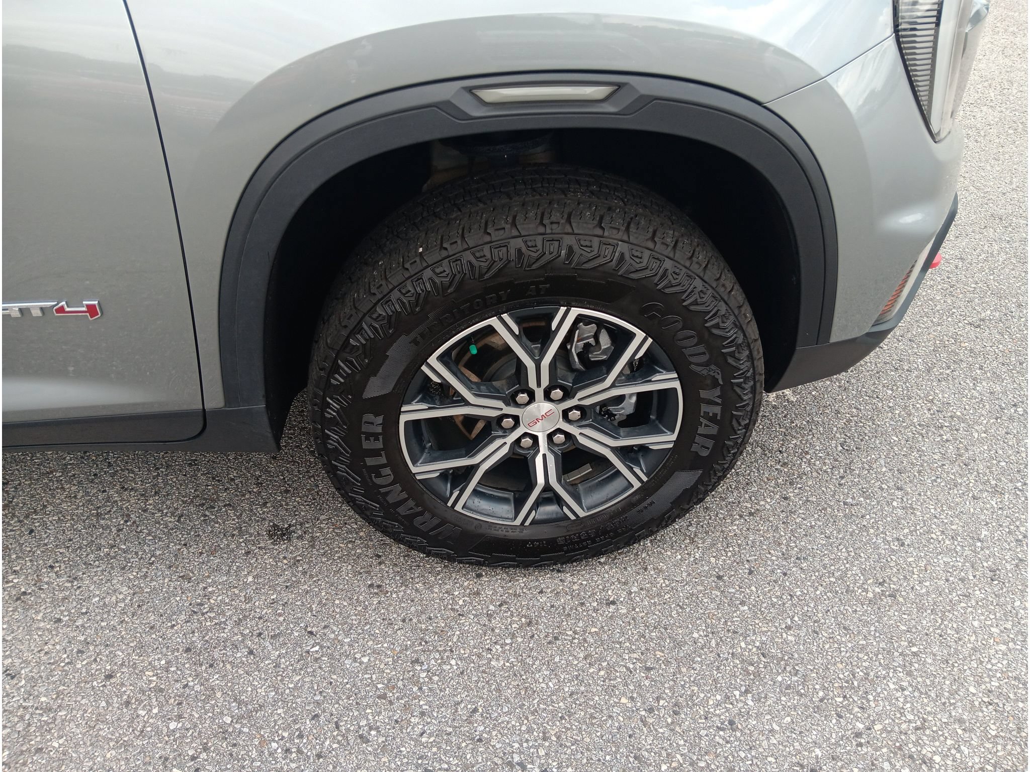 Used 2024 GMC Acadia AT4 w/ Luxury Package AWD/4WD image 7