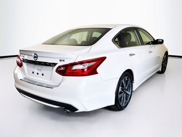 Used 2016 Nissan Altima 2.5 SR w/ LED Appearance Package FWD image 5