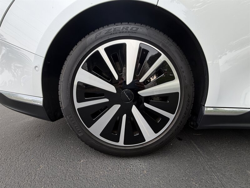 Used 2025 Lucid Air Touring AWD/4WD image 14