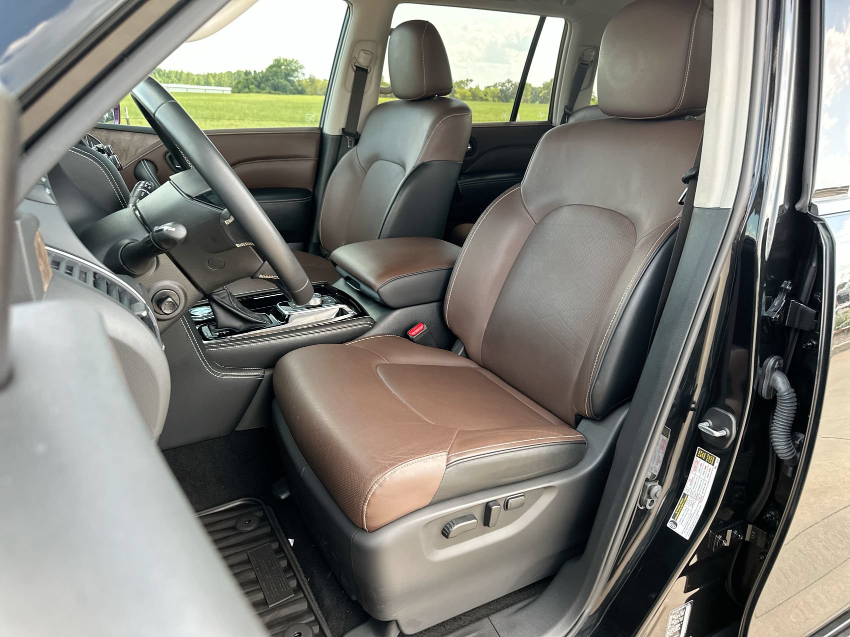 Used 2024 INFINITI QX80 Premium Select w/ All-Season Package RWD image 11