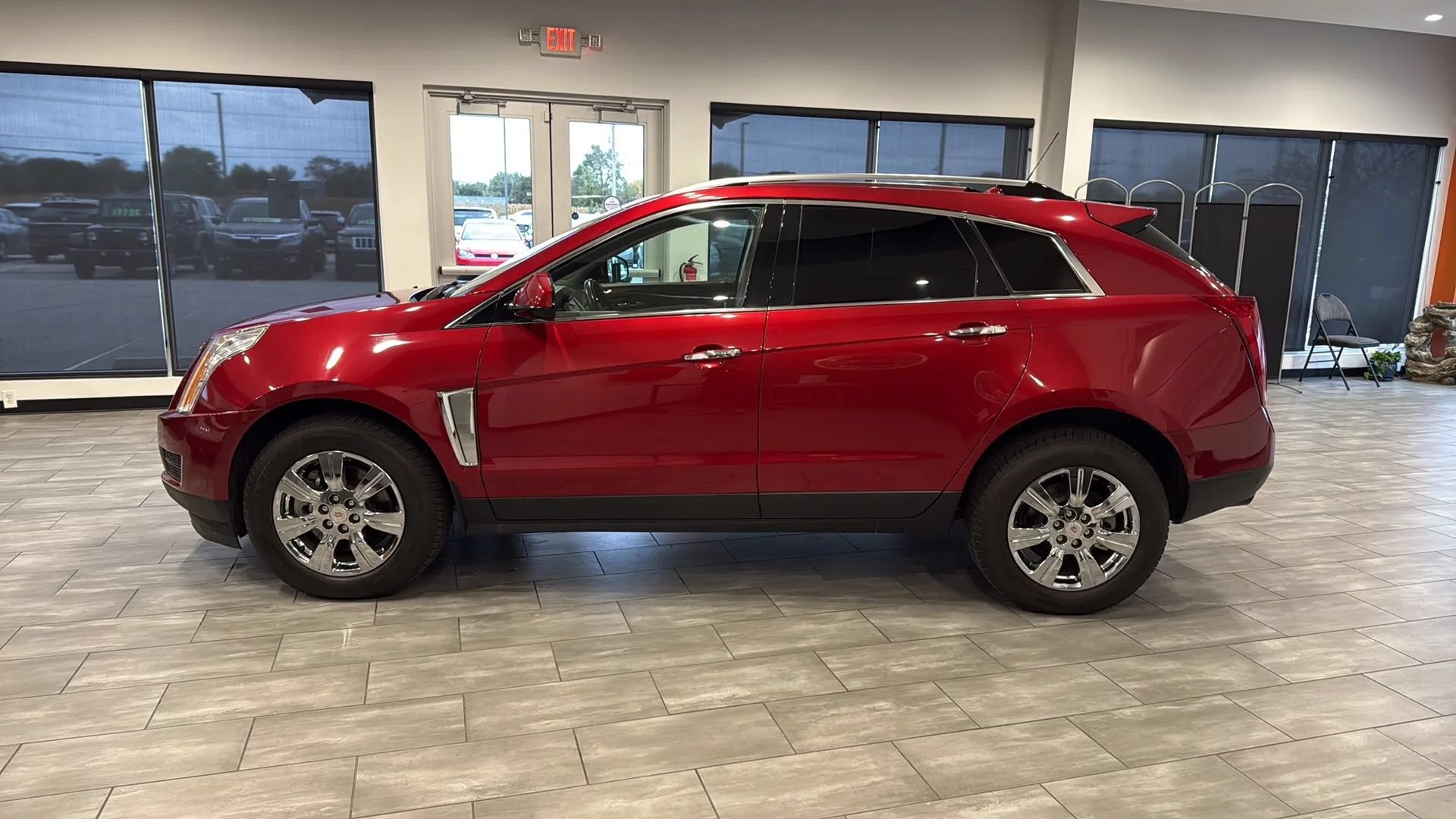 Used 2015 Cadillac SRX Luxury w/ Driver Awareness Package FWD image 4