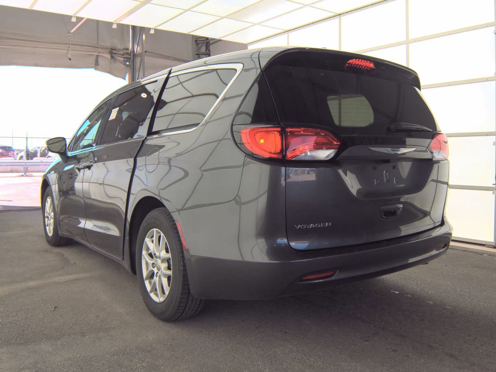 Used 2020 Chrysler Voyager LX FWD image 6