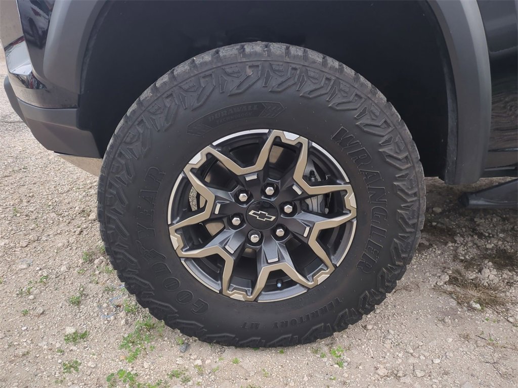 Used 2024 Chevrolet Colorado ZR2 w/ Technology Package image 32