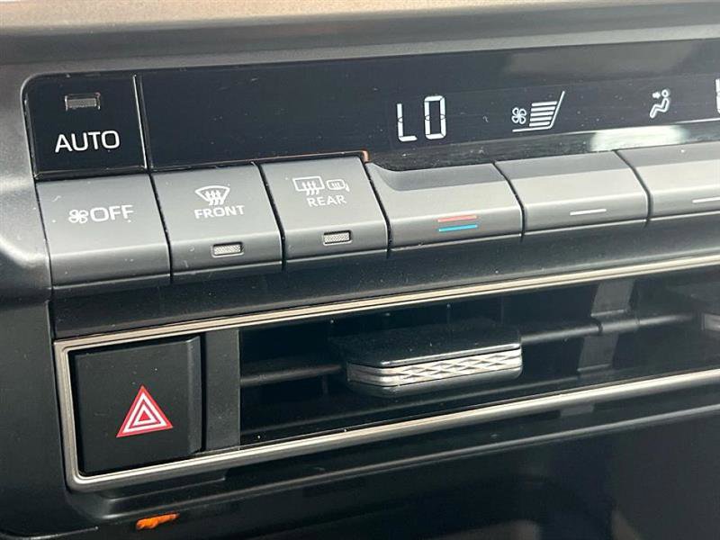 Used 2025 Toyota Camry SE image 32