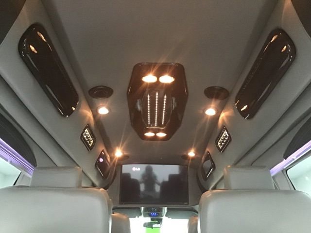 Used 2021 Chevrolet Express 3500 LS w/ Chrome Appearance Package image 10