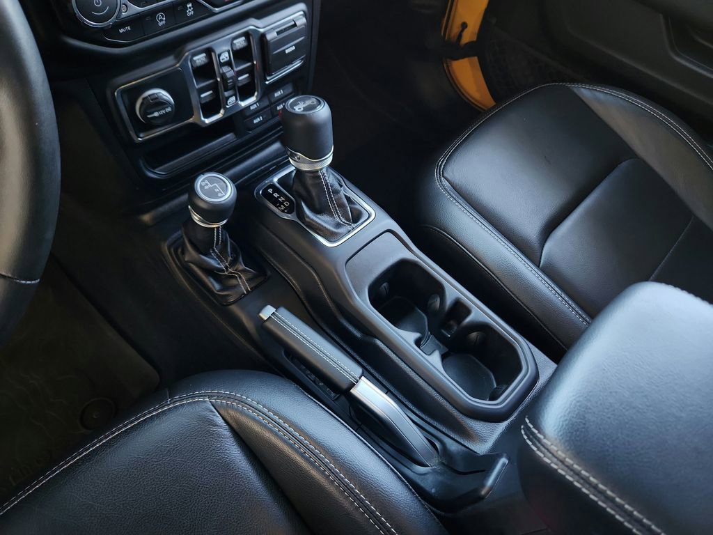 Used 2019 Jeep Wrangler Unlimited Sahara w/ Uconnect 4C Nav & Sound Group AWD/4WD image 15