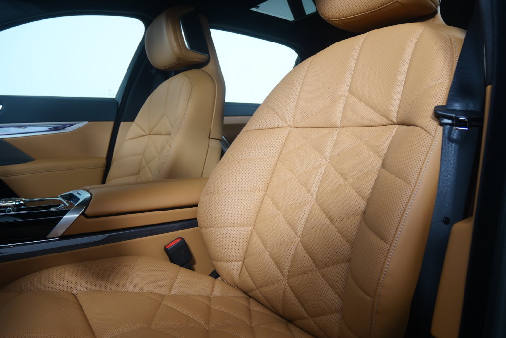 New 2026 BMW 740i RWD image 10