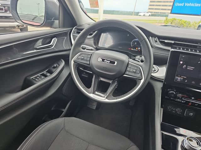 Used 2023 Jeep Grand Cherokee L Laredo RWD image 9