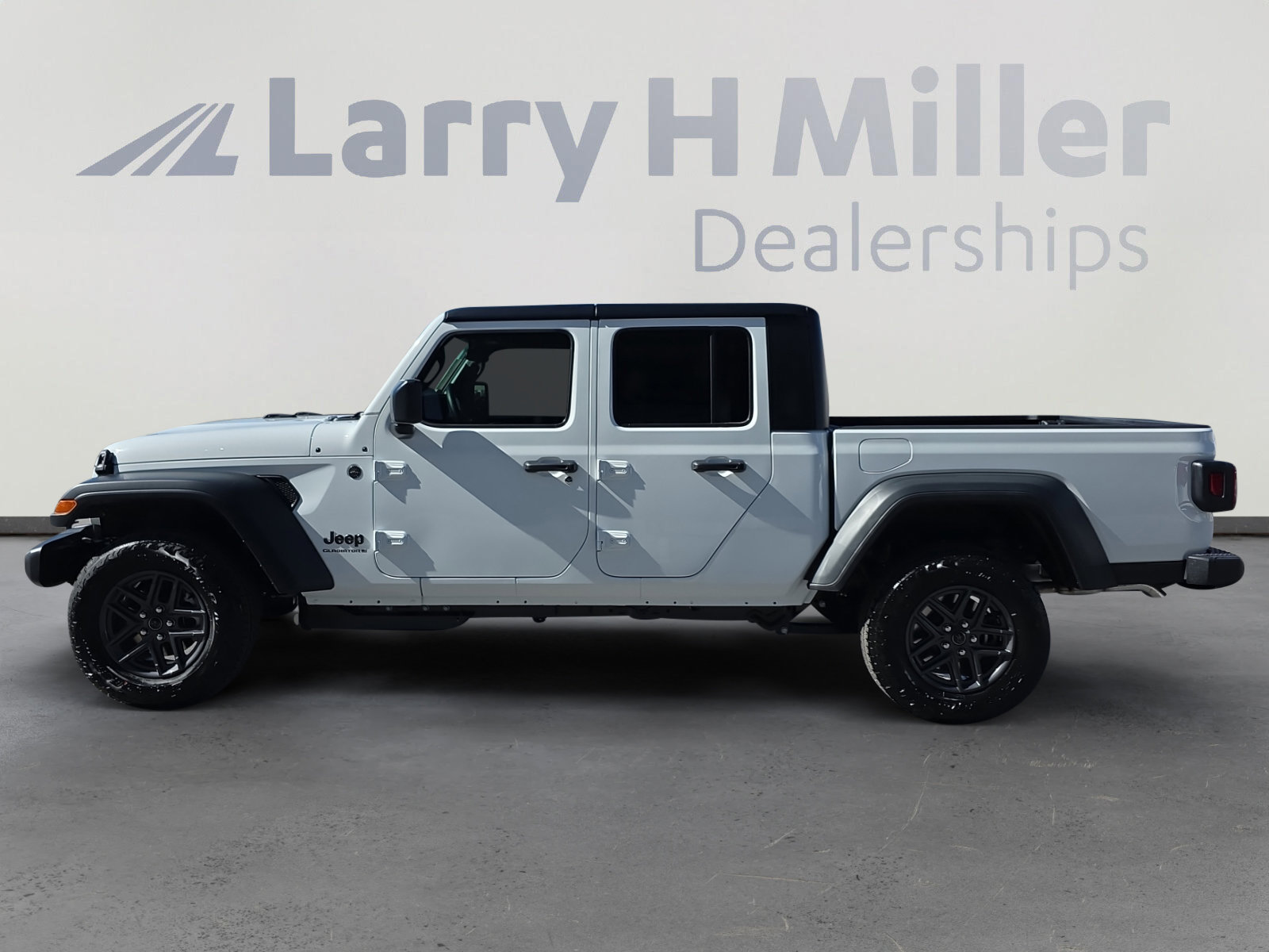 New 2026 Jeep Gladiator Sport AWD/4WD image 2