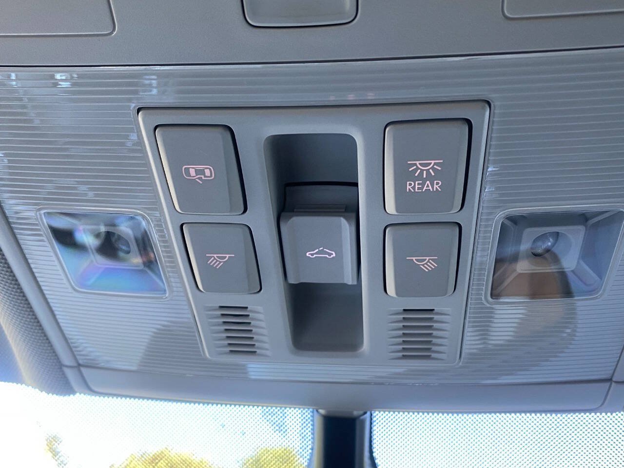Used 2020 Volkswagen Tiguan SE FWD image 39
