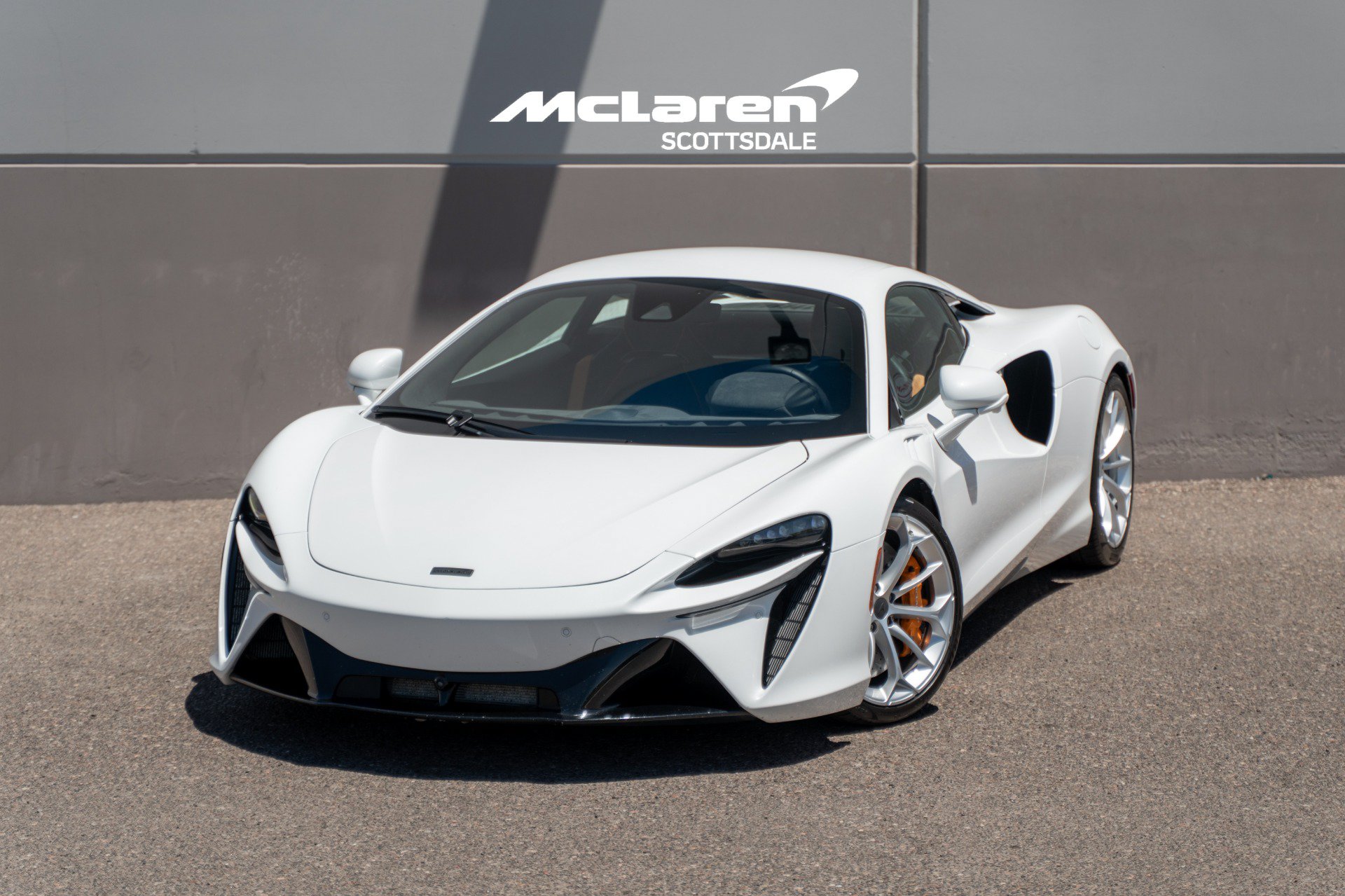 Used 2026 McLaren Artura RWD image 2
