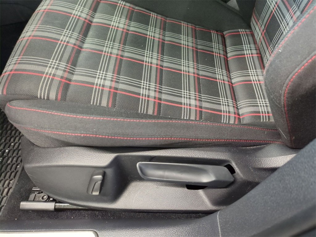 Used 2021 Volkswagen GTI SE image 14