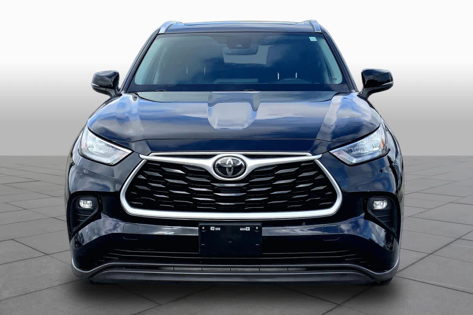 Used 2020 Toyota Highlander XLE AWD/4WD image 4