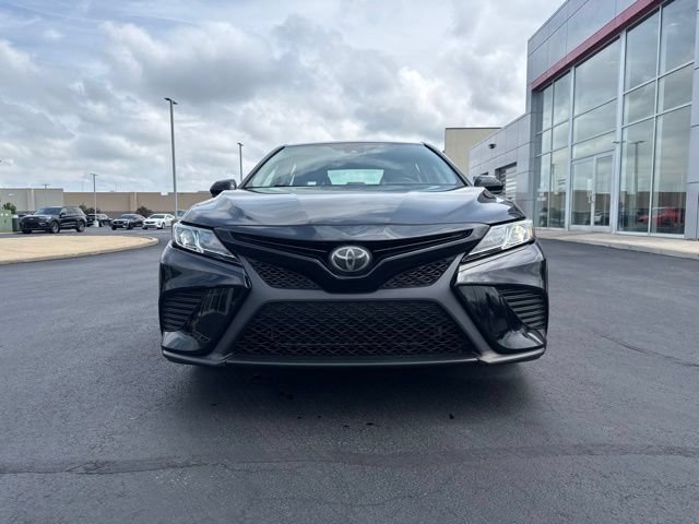 Used 2019 Toyota Camry SE FWD image 2