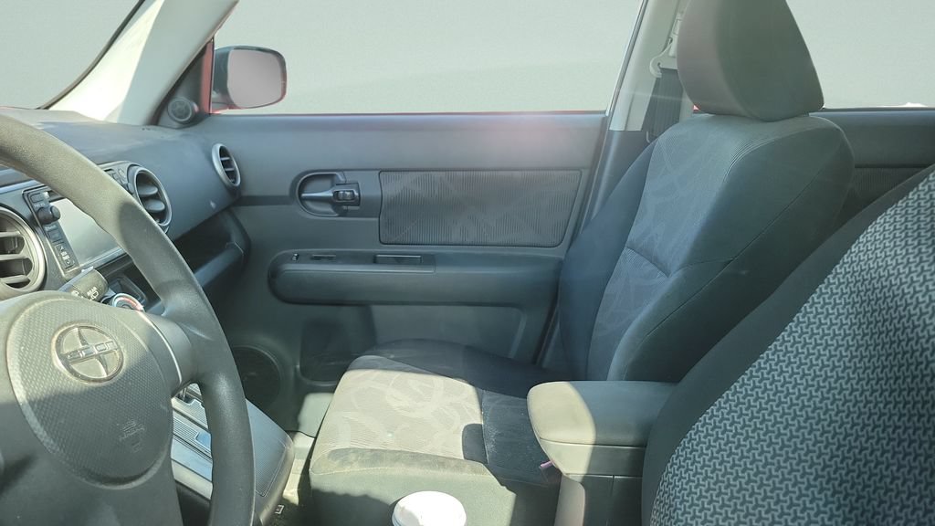 Used 2014 Scion xB FWD image 3
