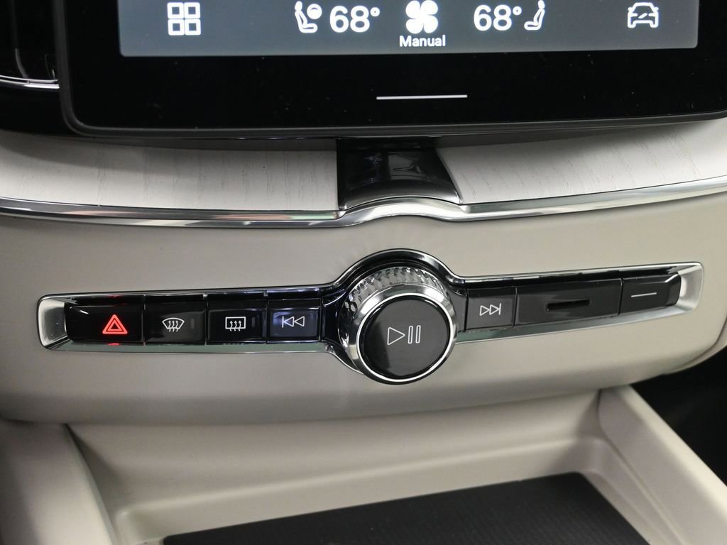 New 2026 Volvo XC60 B5 Ultra w/ Protection Package Premier image 15