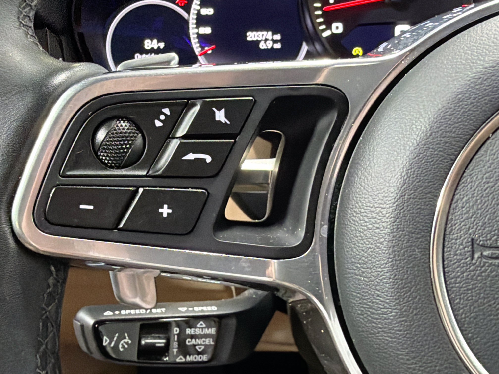 Certified 2023 Porsche Cayenne Platinum Edition AWD/4WD image 36