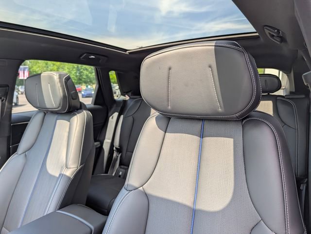 Used 2024 Cadillac Lyriq Luxury AWD/4WD image 13
