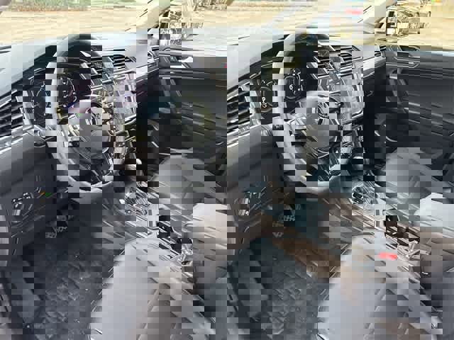 Used 2021 Volkswagen Tiguan SEL w/ 3-Row Tiguan MDO Package image 10