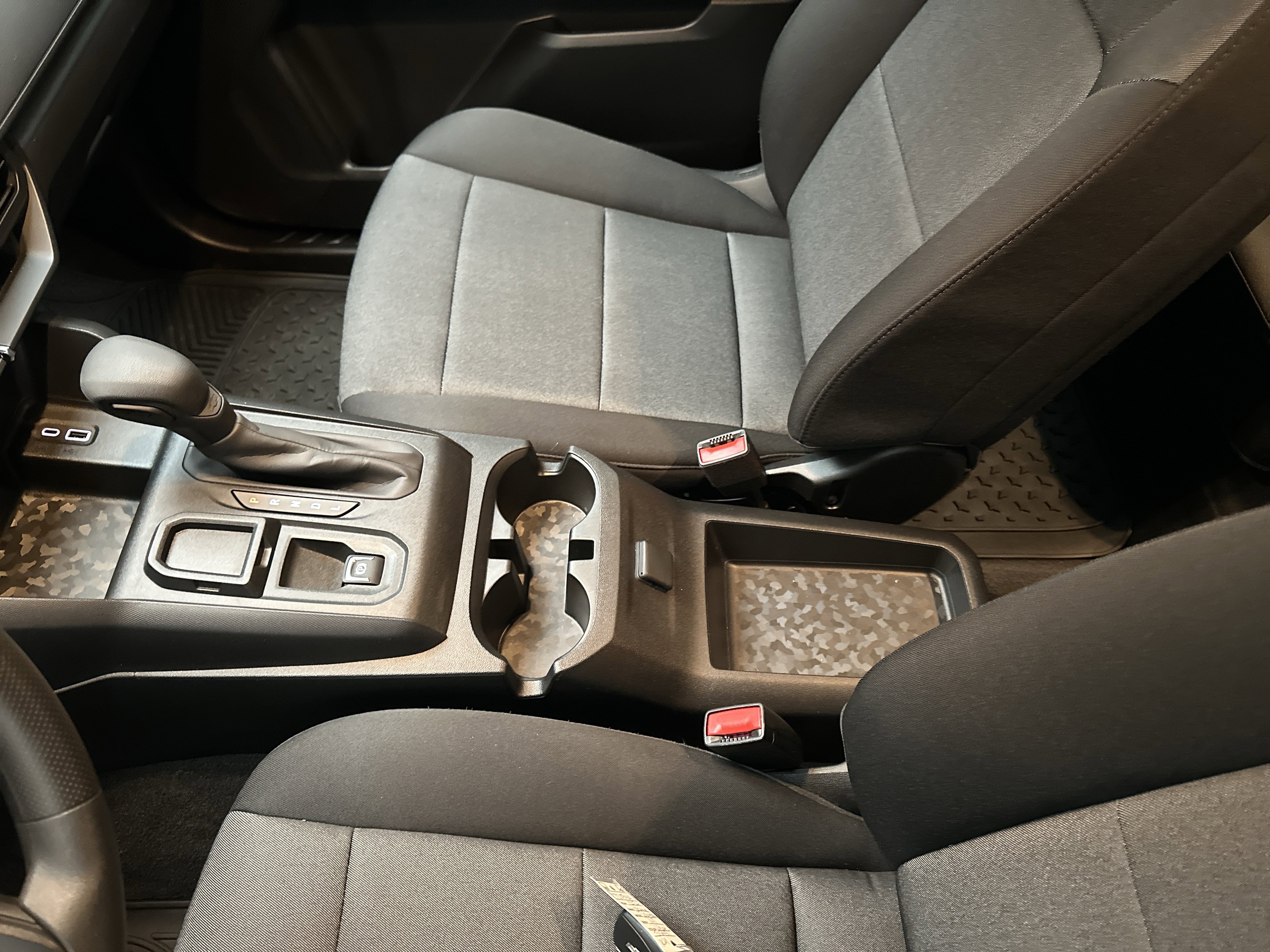 Used 2024 Chevrolet Colorado W/T image 32