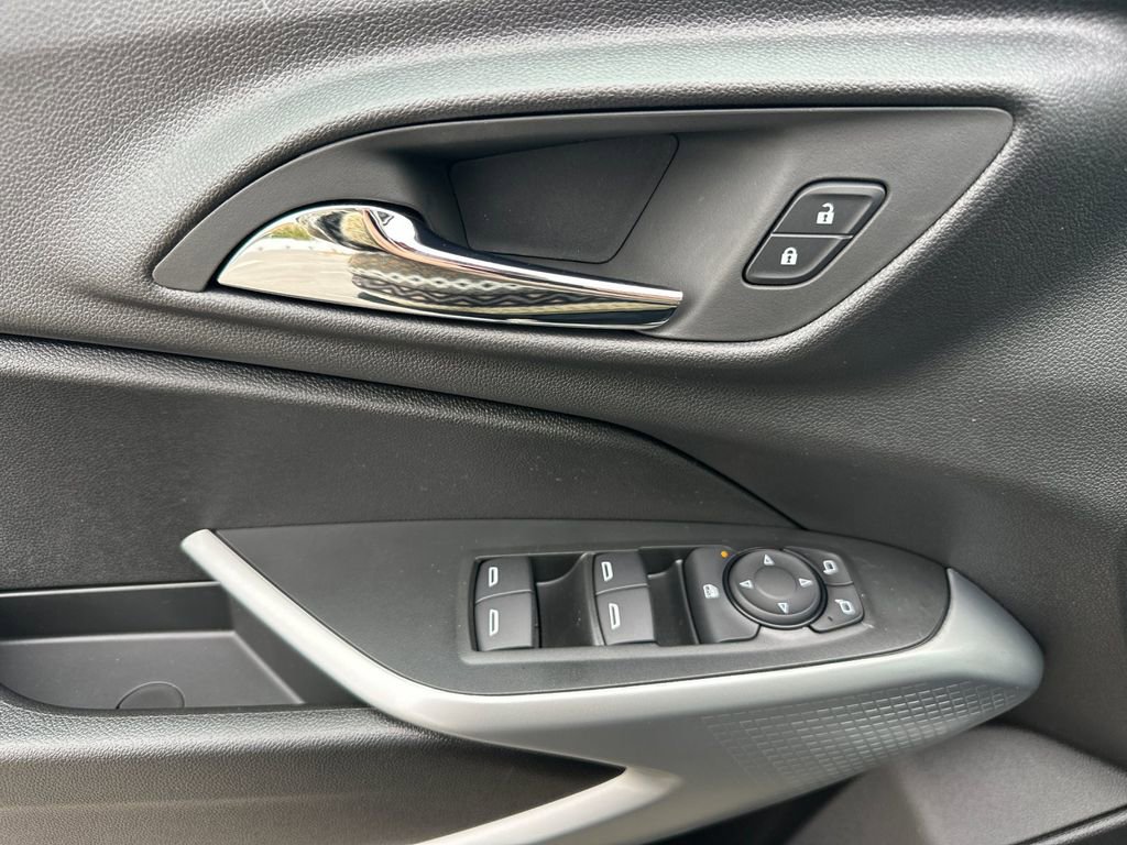 New 2026 Chevrolet Trax RS w/ Driver Confidence Package image 10