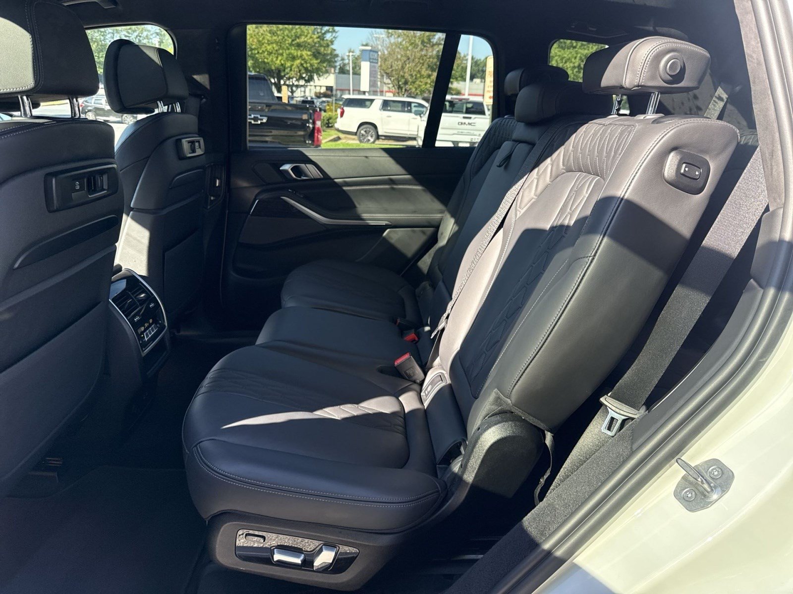 Used 2022 BMW X7 M50i AWD/4WD image 24