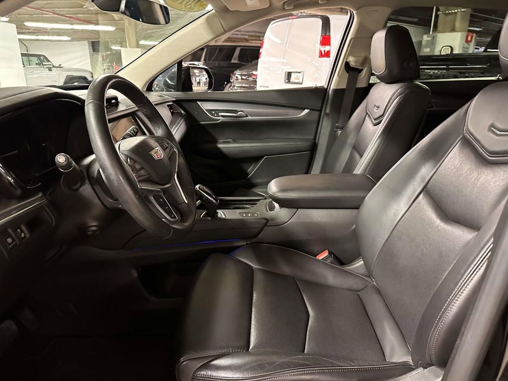 Used 2018 Cadillac XT5 Luxury w/ Driver Awareness Package AWD/4WD image 17