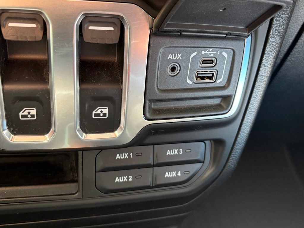 Used 2021 Jeep Wrangler Sport AWD/4WD image 16