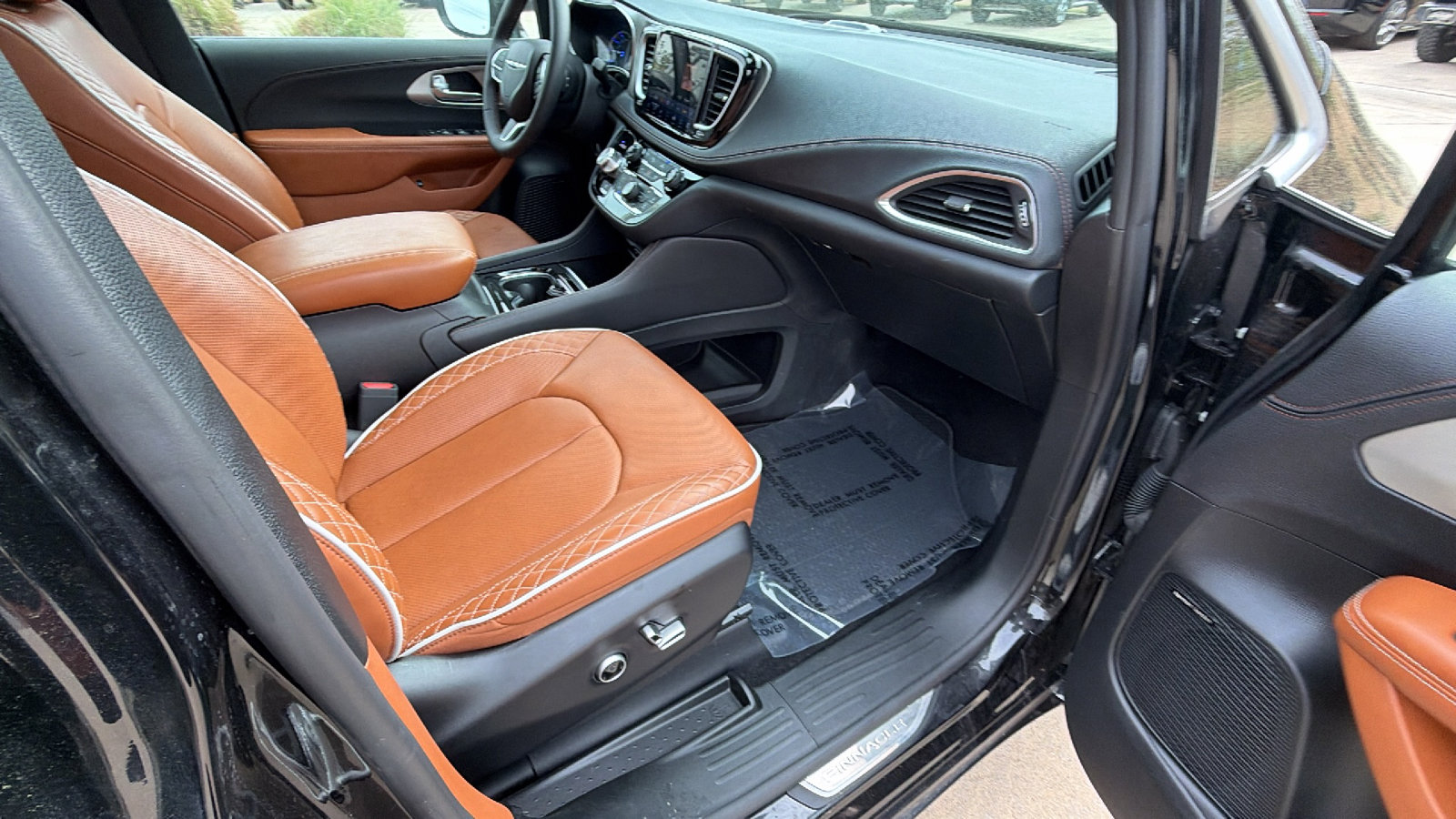Used 2024 Chrysler Pacifica Pinnacle FWD image 20