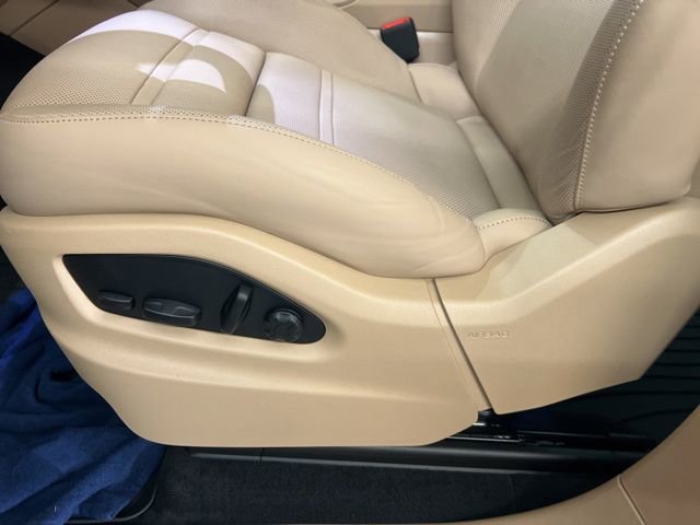 Used 2023 Porsche Cayenne Platinum Edition image 10