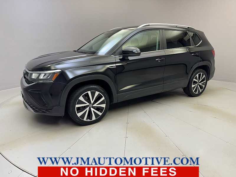 Used 2024 Volkswagen Taos SE FWD image 1