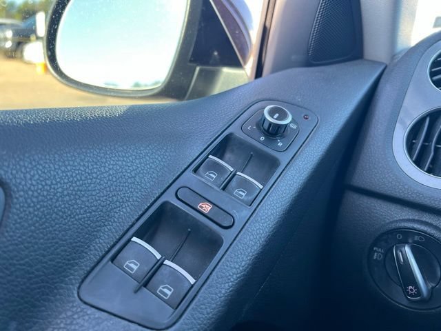 Used 2015 Volkswagen Tiguan SE AWD/4WD image 18