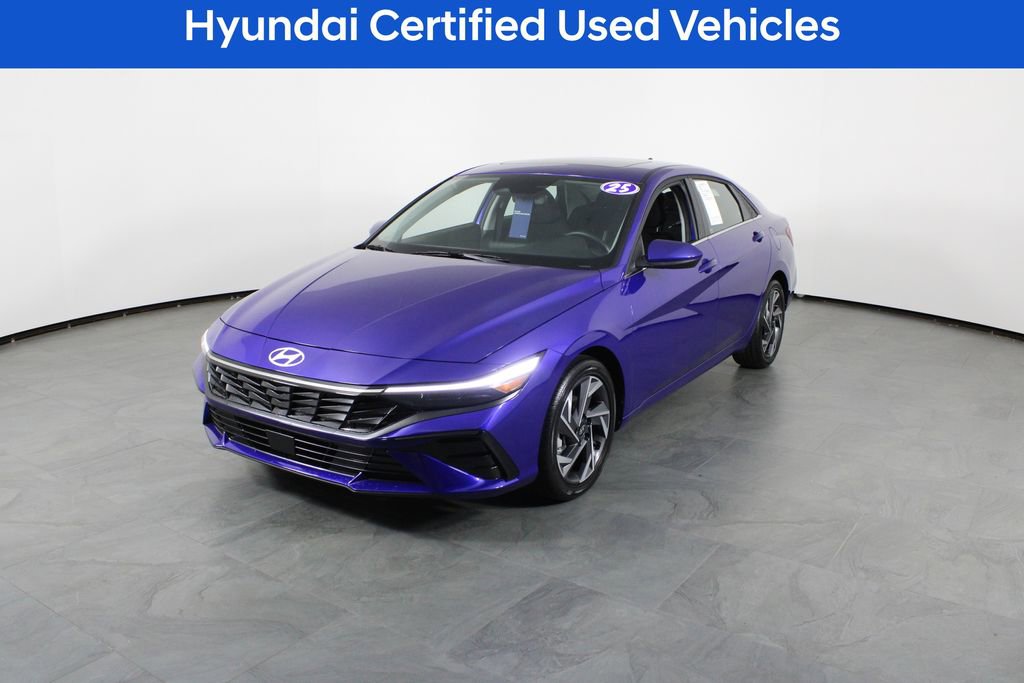 Used 2025 Hyundai Elantra SEL image 2