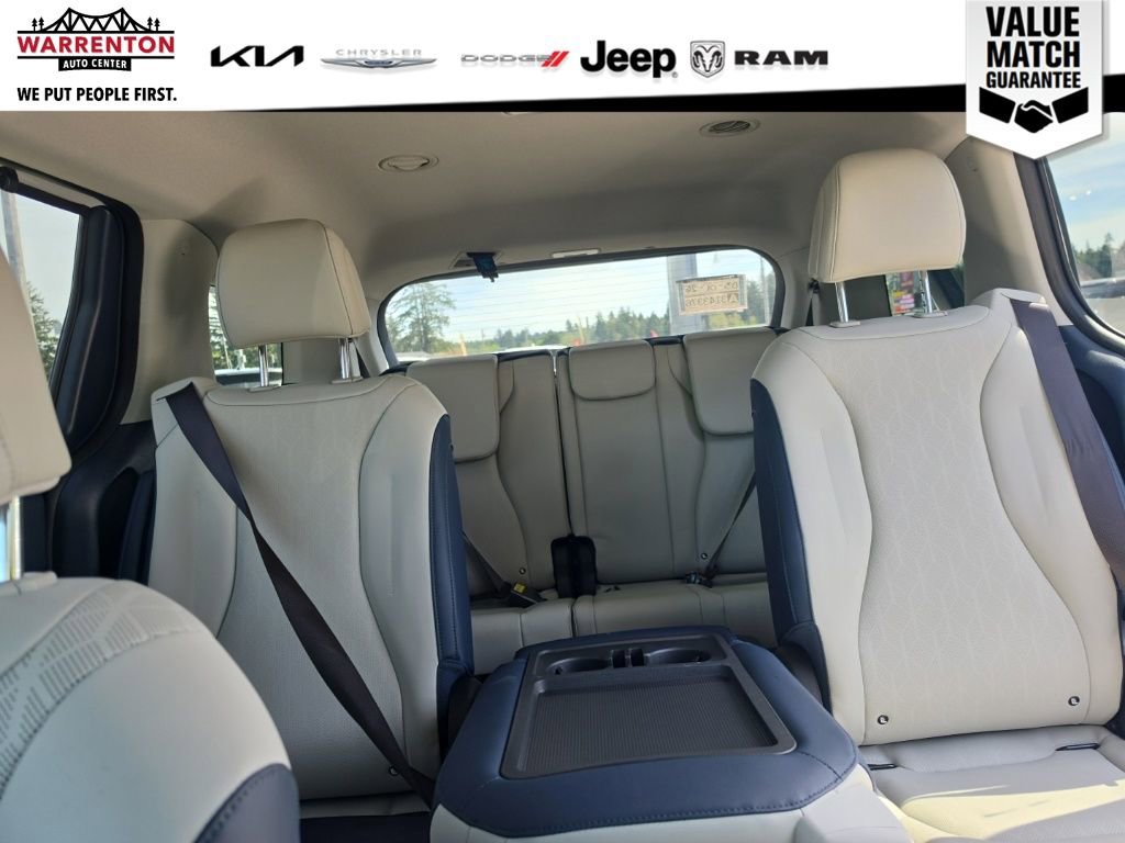 Certified 2025 Kia Carnival EX FWD image 16