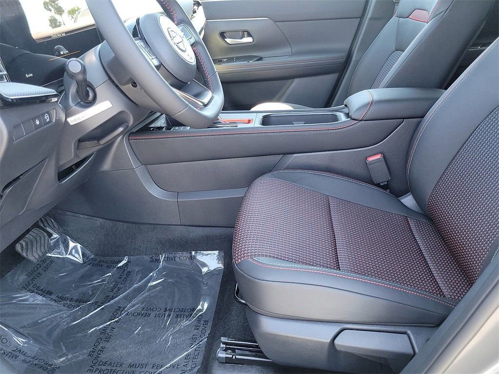 New 2026 Nissan Kicks SR FWD image 18