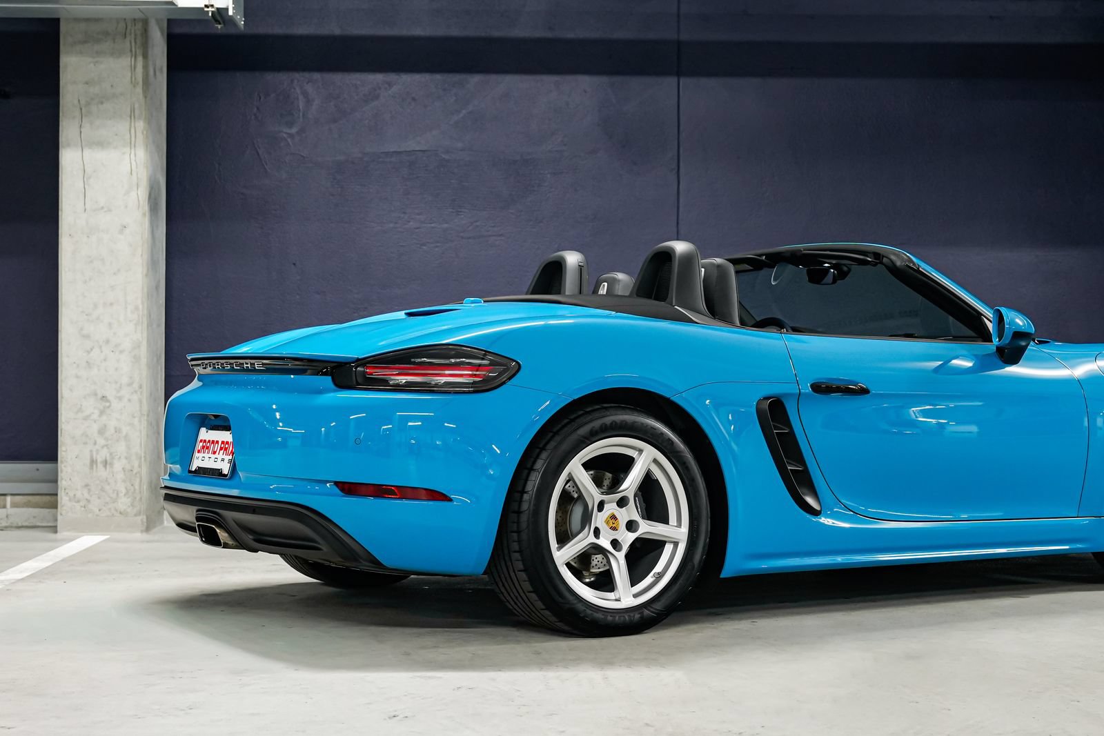 Used 2021 Porsche 718 Boxster RWD image 33