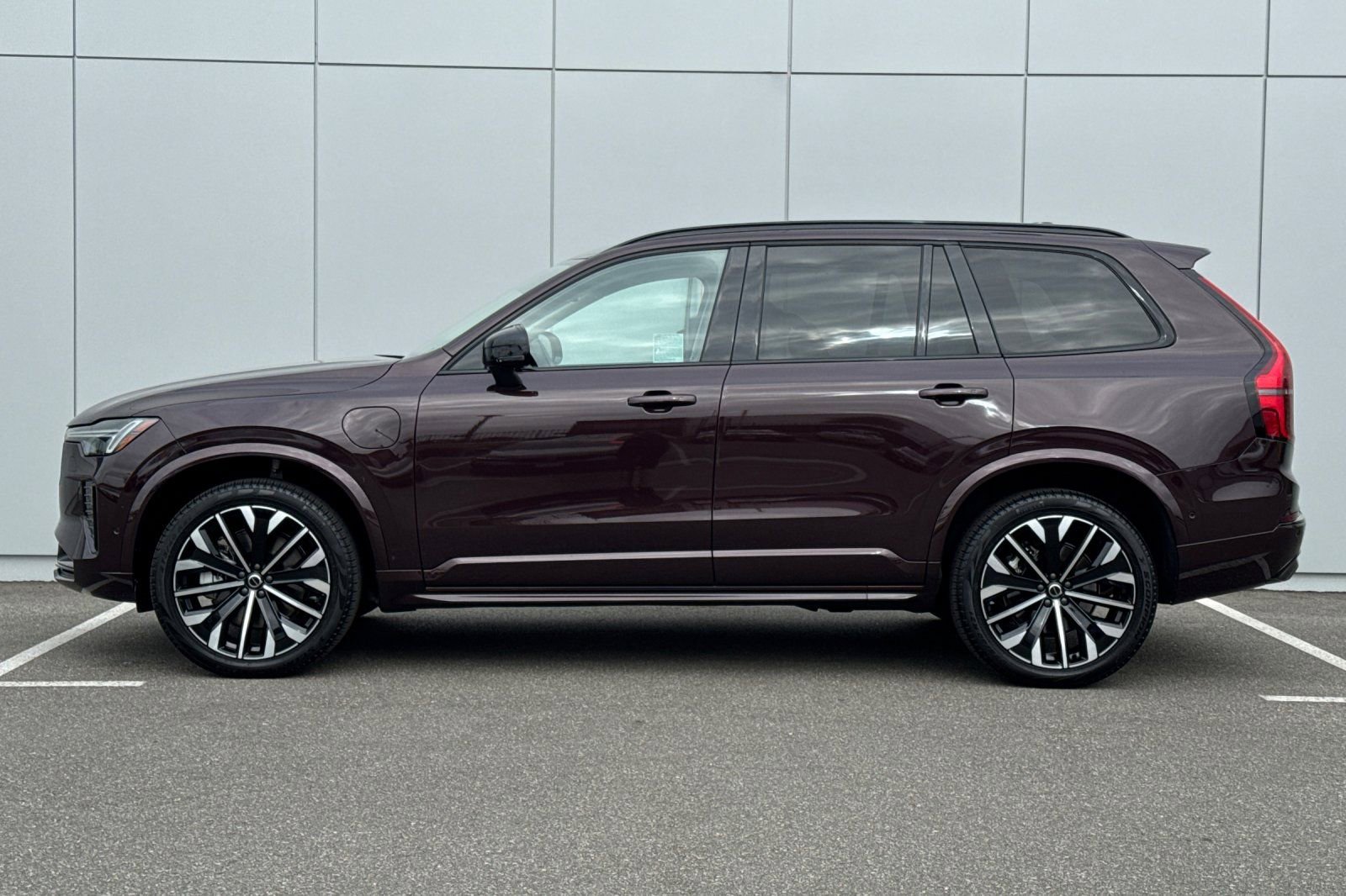 Certified 2026 Volvo XC90 T8 Ultra w/ Lounge Package AWD/4WD image 2