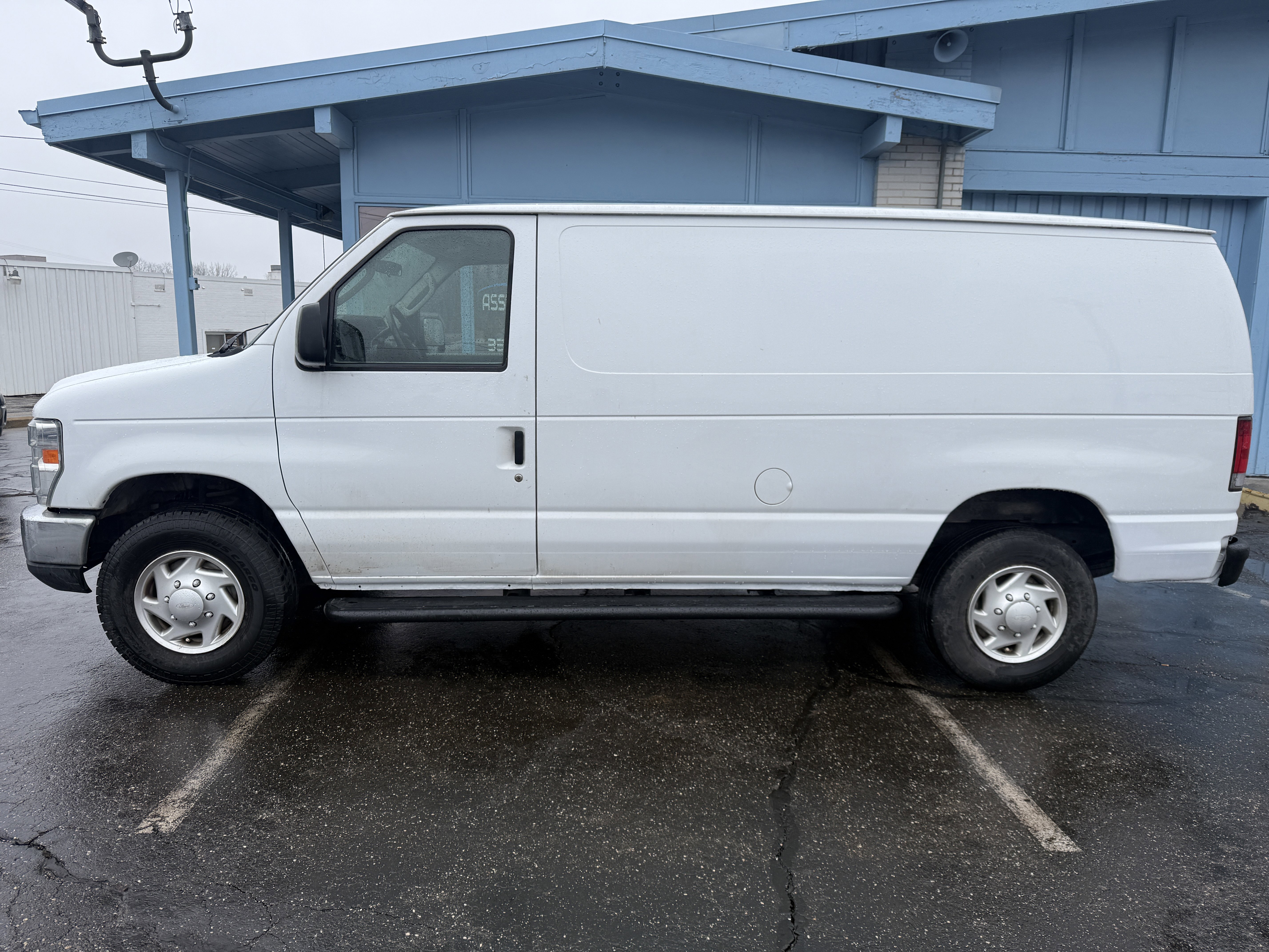 Used 2014 Ford E-250 and Econoline 250 w/ Power Group image 2