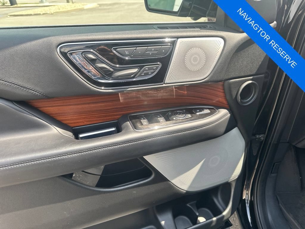 Used 2018 Lincoln Navigator Reserve w/ Technology Package AWD/4WD image 11