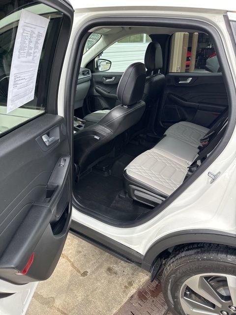 Used 2023 Ford Escape Platinum w/ Premium Technology Package AWD/4WD image 11