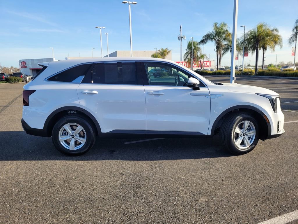 Used 2026 Kia Sorento LX FWD image 3