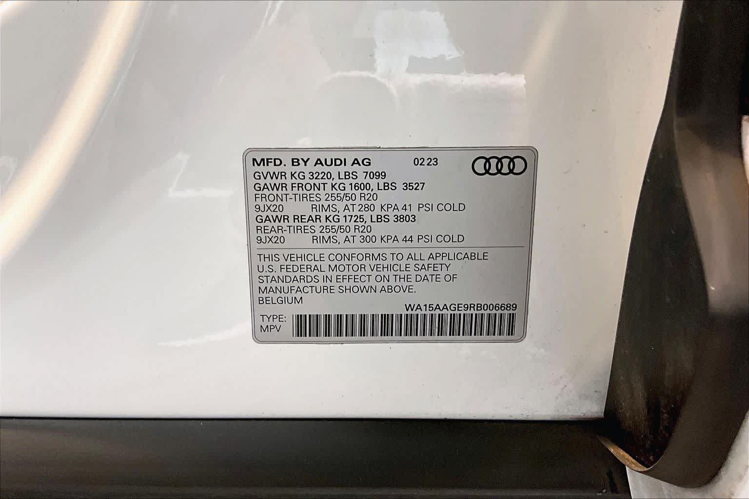 Used 2024 Audi Q8 e-tron Premium Plus w/ Premium Plus Package AWD/4WD image 32