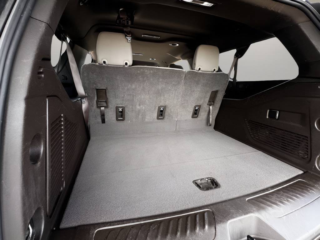 Used 2024 Chevrolet Suburban LT RWD image 22