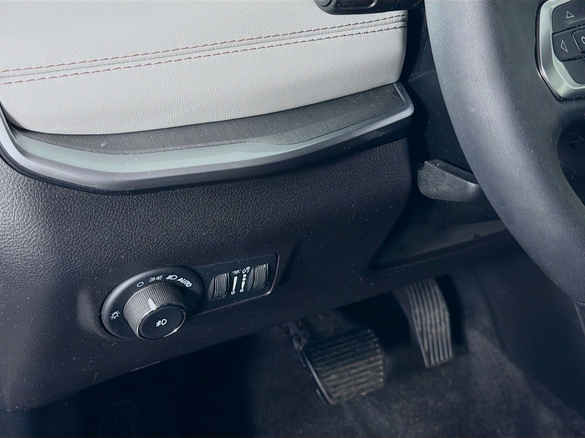 Used 2025 Jeep Compass Limited image 11