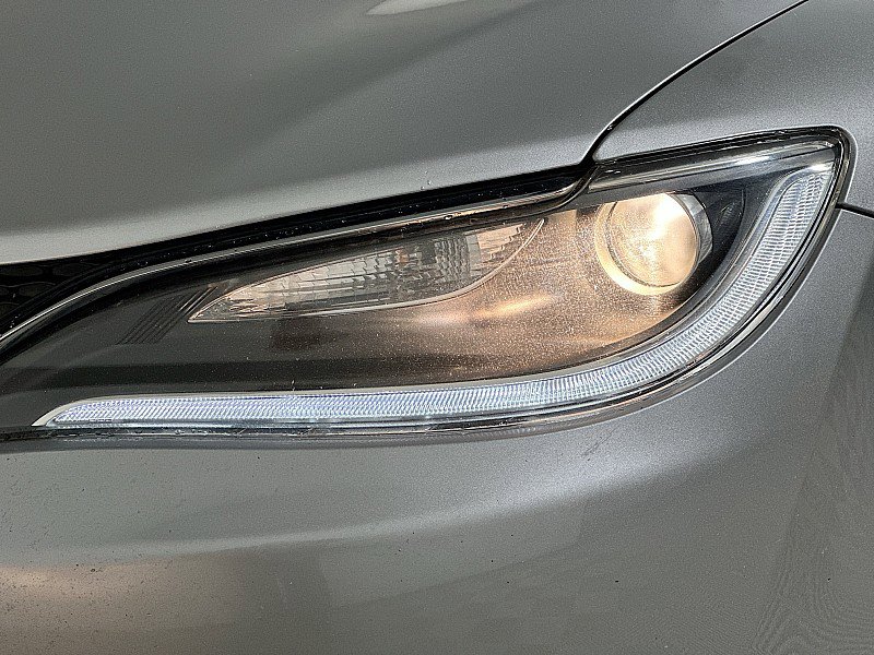 Used 2016 Chrysler 200 Limited image 24