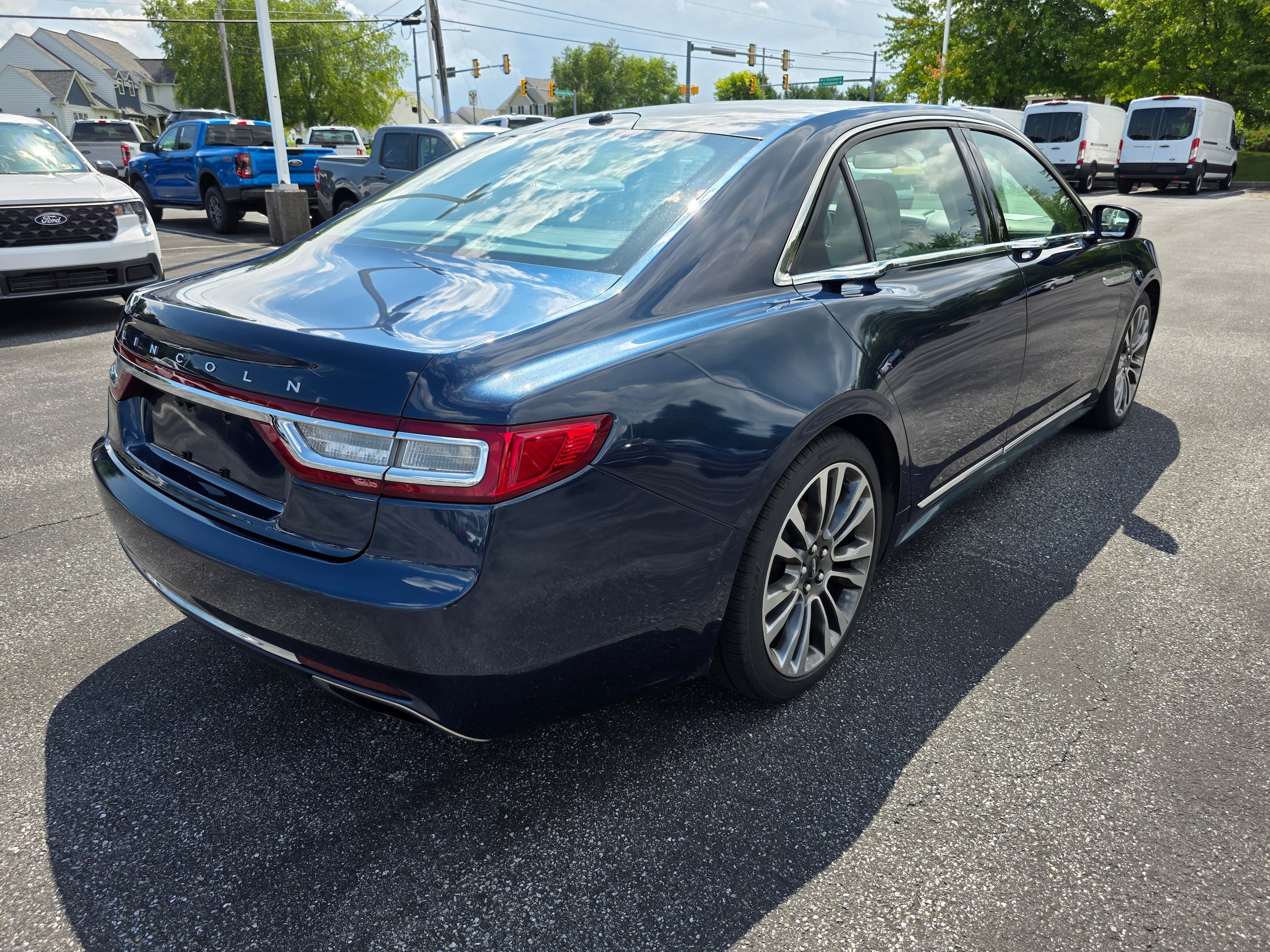 Used 2017 Lincoln Continental Reserve w/ Climate Package AWD/4WD image 5