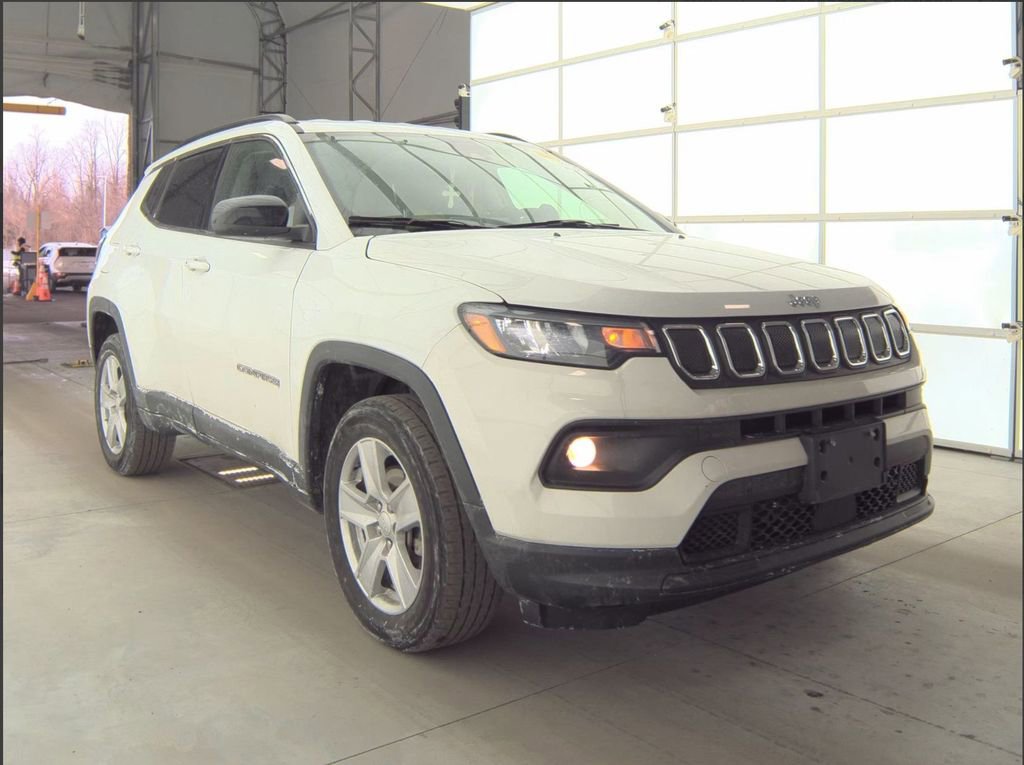 Used 2022 Jeep Compass Latitude image 1