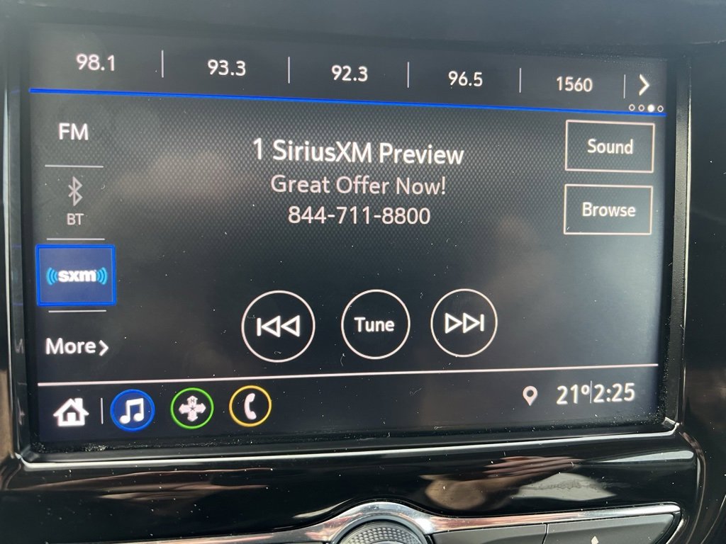 Used 2020 Chevrolet Trax LT w/ LT Convenience Package image 32